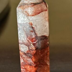 Elegant Red and Gray Stone Obelisk